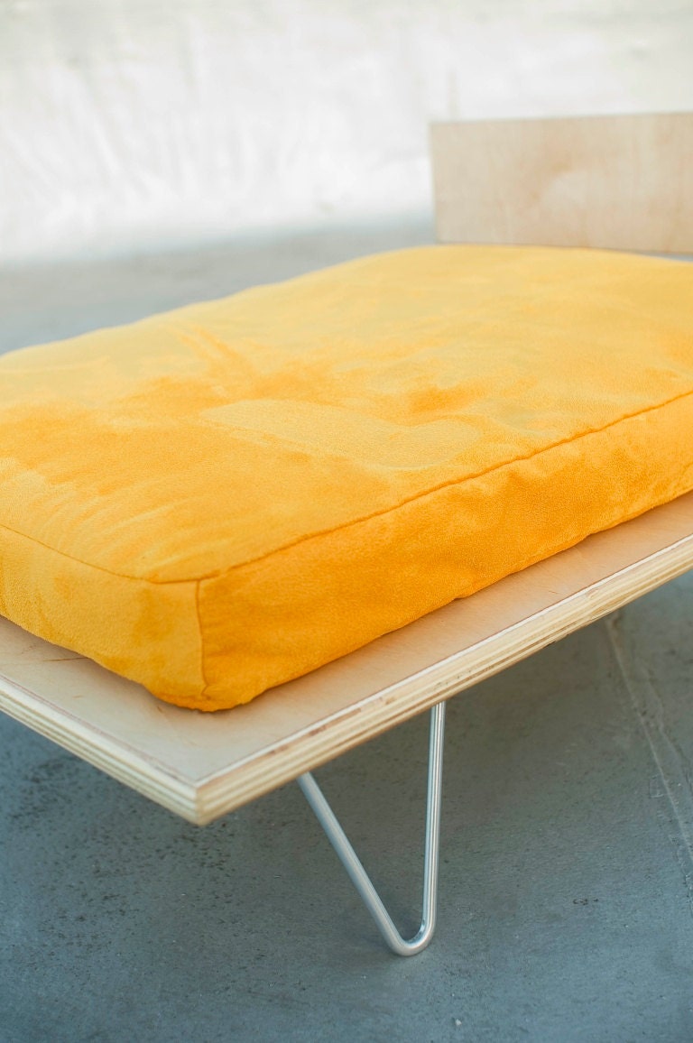 Modern Pet Bed with v-legs (Small Dog Bed/ Cat Bed)