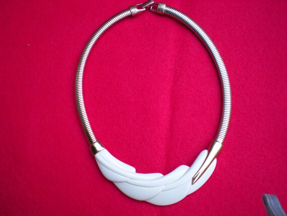 Vintage Trifari Cream Lucite Choker
