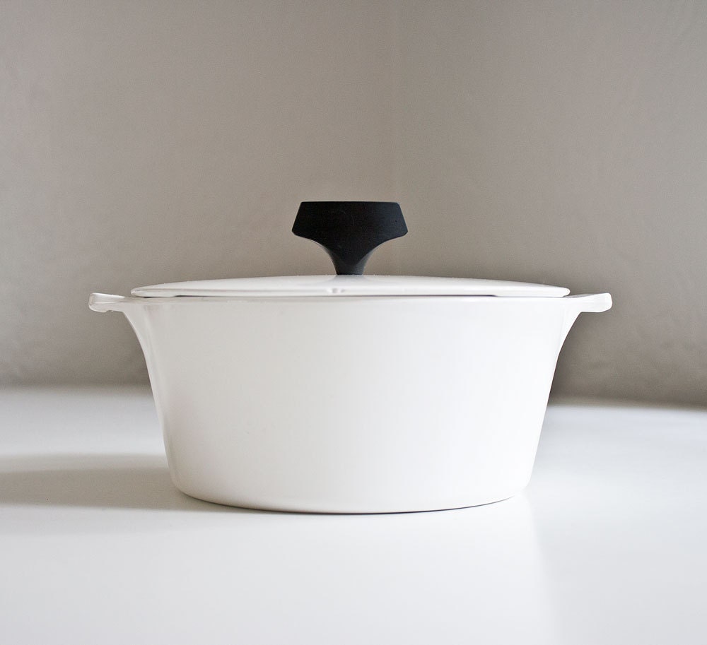 Mid Century Modern Corning Ware Pot