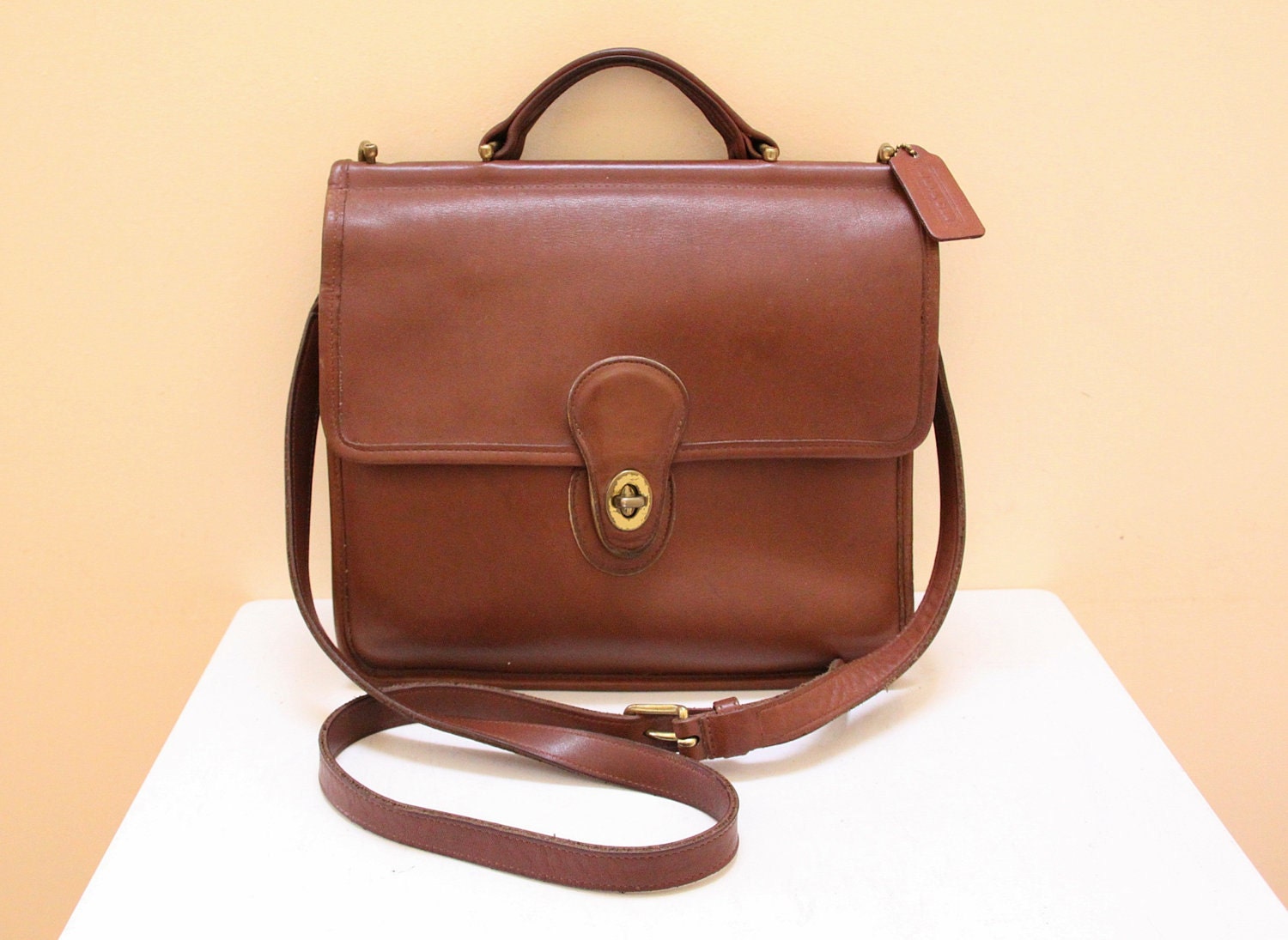 Vintage Coach Tan Color Leather wills Messenger Bag with Shoulder Strap // Cross Body // Shoulder Bag