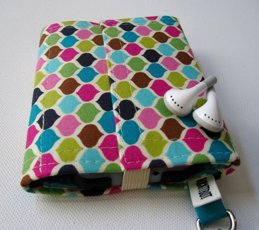 Nerd Herder gadget wallet in Meringue Kisses for iPod, Droid, iPhone, MP3, digital camera, smartphone, guitar picks