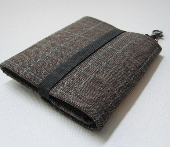 Nerd Herder gadget wallet in Plaid Dad for iPod, Droid, iPhone, camera, SD cards, USB, batteries, guitar picks, IDs, cards, phone