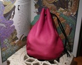 Medium-sized Drawstring pouch (Pink leather)