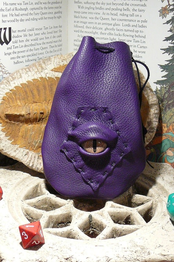 Dragon eye dice bag (Purple leather with Gold Dragon eye) Dragon eye dice bag (Purple leather with Gold Dragon eye)