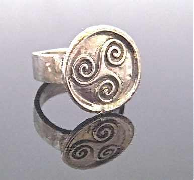 Celtic triple spiral ring