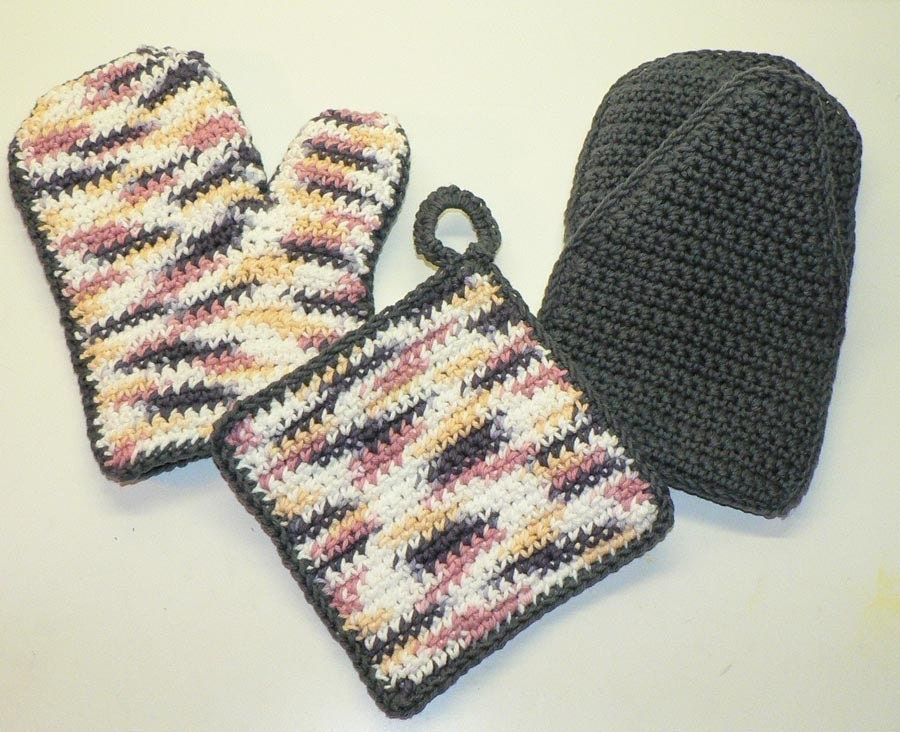 Oven Mitts and Potholder Crochet Pattern no. 012 by tulipsquare