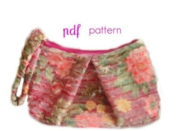 Zippered Wristlet pdf sewing pattern Pleated Clutch Purse