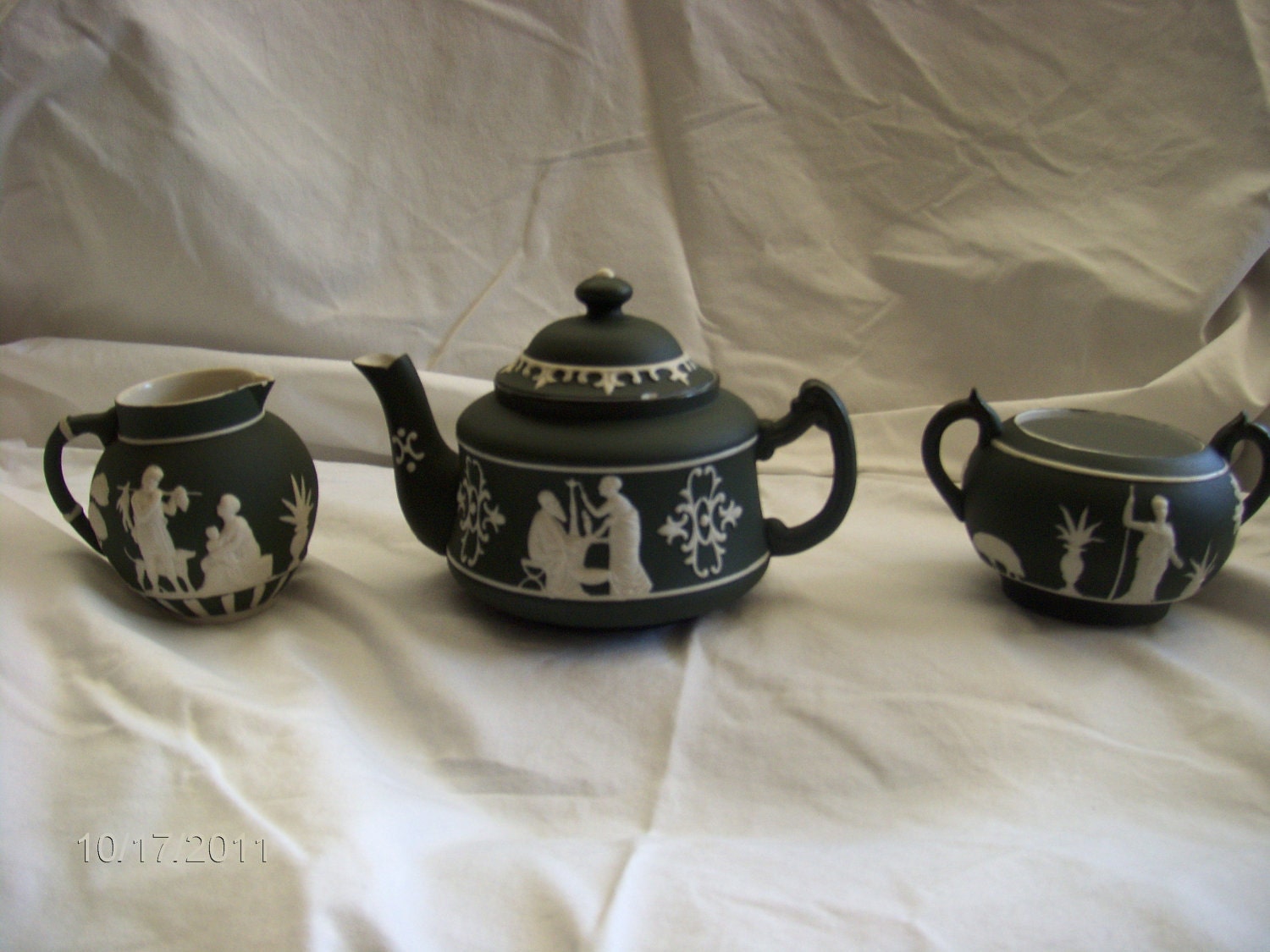 Reduced was 95.00 now 75.00 Rare green Wedgwood set