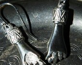 victorian mano fico sterling silver earrings