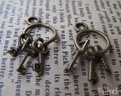 10 pcs of Antique Bronze Keychain withThree Vintage Keys Charms 13x24mm  A179