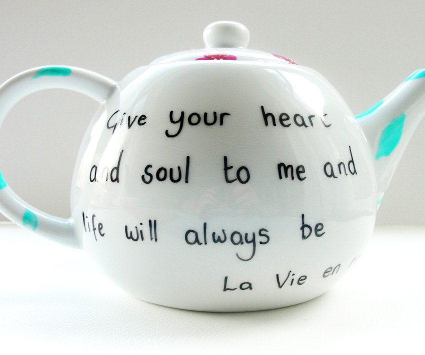LA VIE en rose- Handpainted and original illustrated teapot