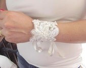 bridal cuff lace Bracelet, bridal jewelry,  beaded lace with pearls and rhinestone ,  Embroidered  cuff  Bracelet  jewelry , Sparkle , Ivory