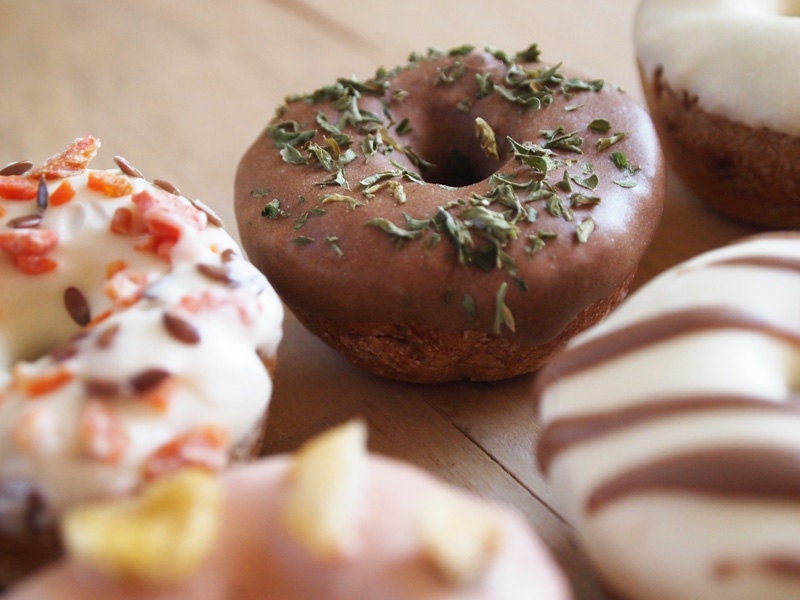 Dog Treats : 6 Pack Gourmet Doughnuts