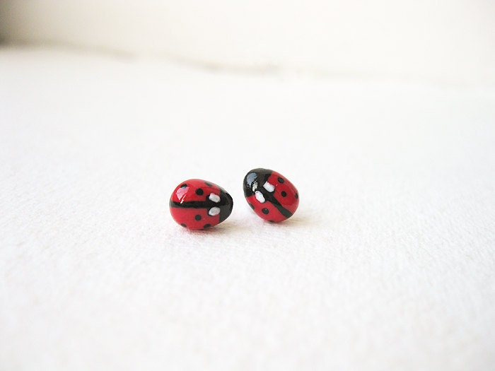 FREE WORLDWIDE SHIPPING - Petite Ladybug Ear Studs