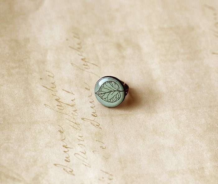 FREE WORLDWIDE SHIPPING - Frosted Leaf Clay Ring