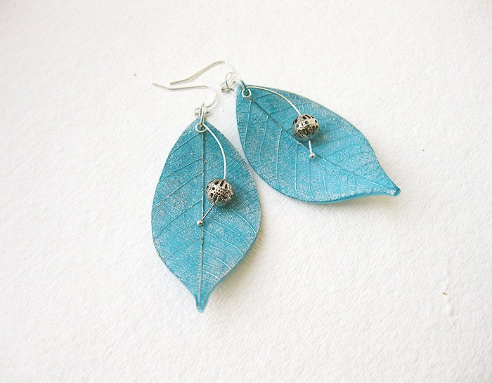 FREE WORLDWIDE SHIPPING - Turquoise Blue Silver Leaves Clay Earrings
