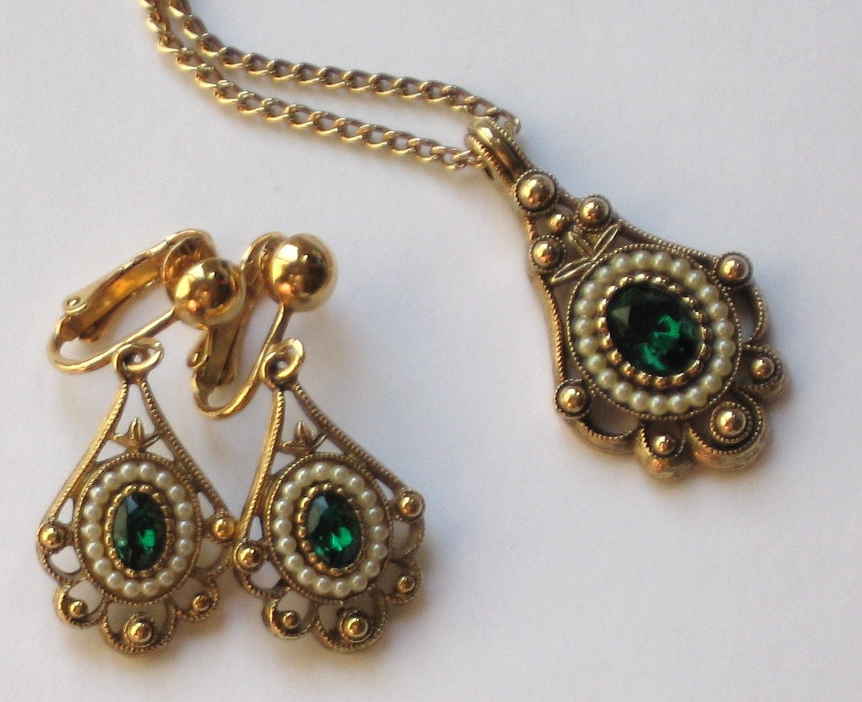 Vintage Avon Pearl And Emerald Necklace And Earring By CosmoValley
