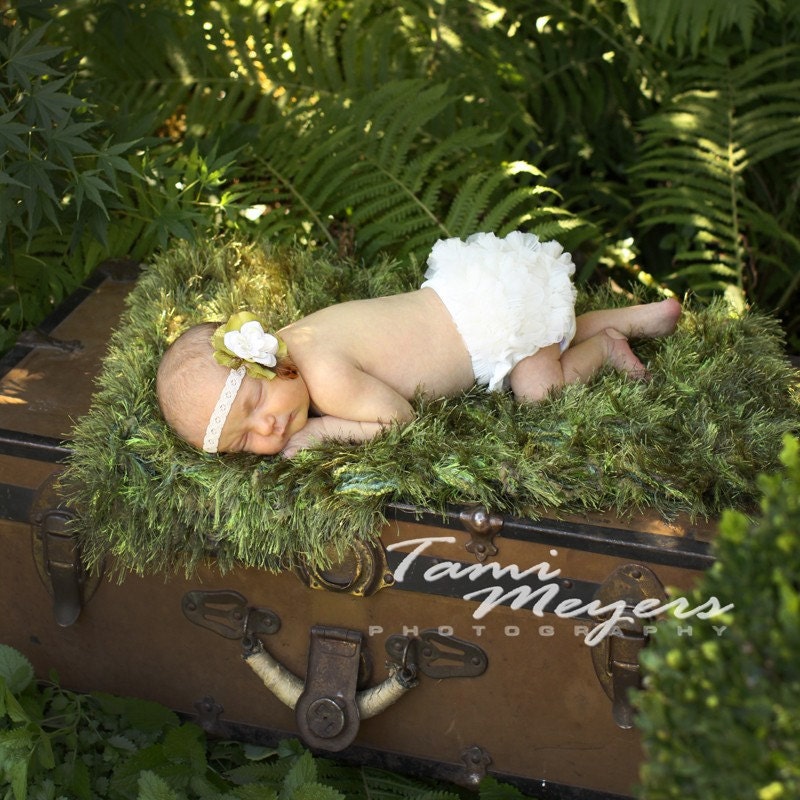 A 'Grass' Photo Prop Baby Blanket. Moss Green Knit Texture Rug Newborn Infant PuffPelt