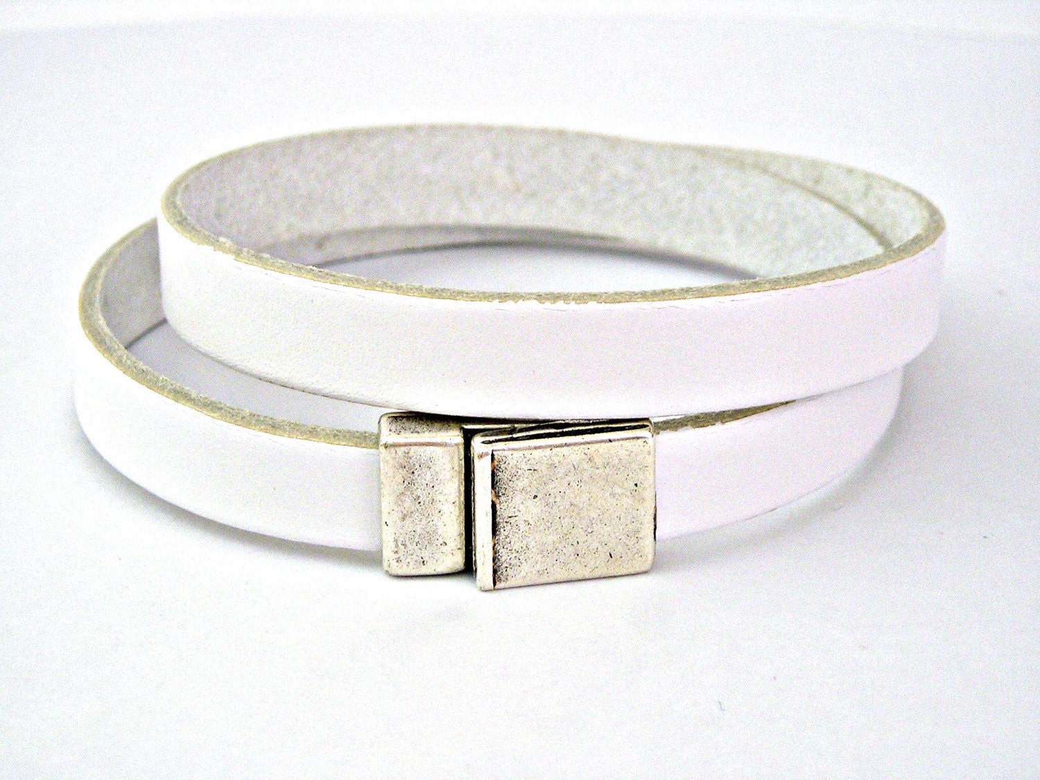 White leather bracelet double wrapped with magnetic clasp