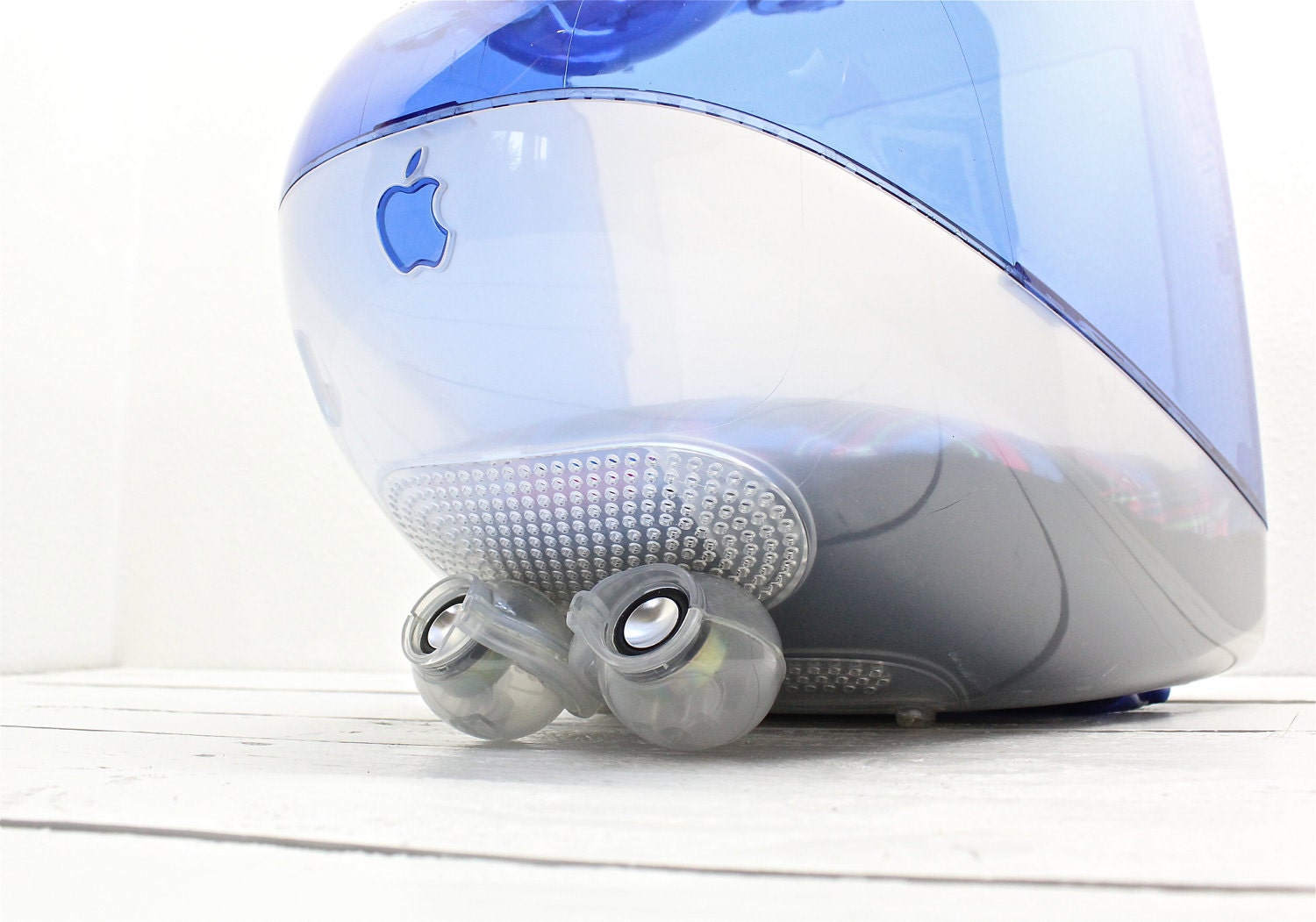 Upcycled Apple Computer Pet Bed - iMac - "Think different"