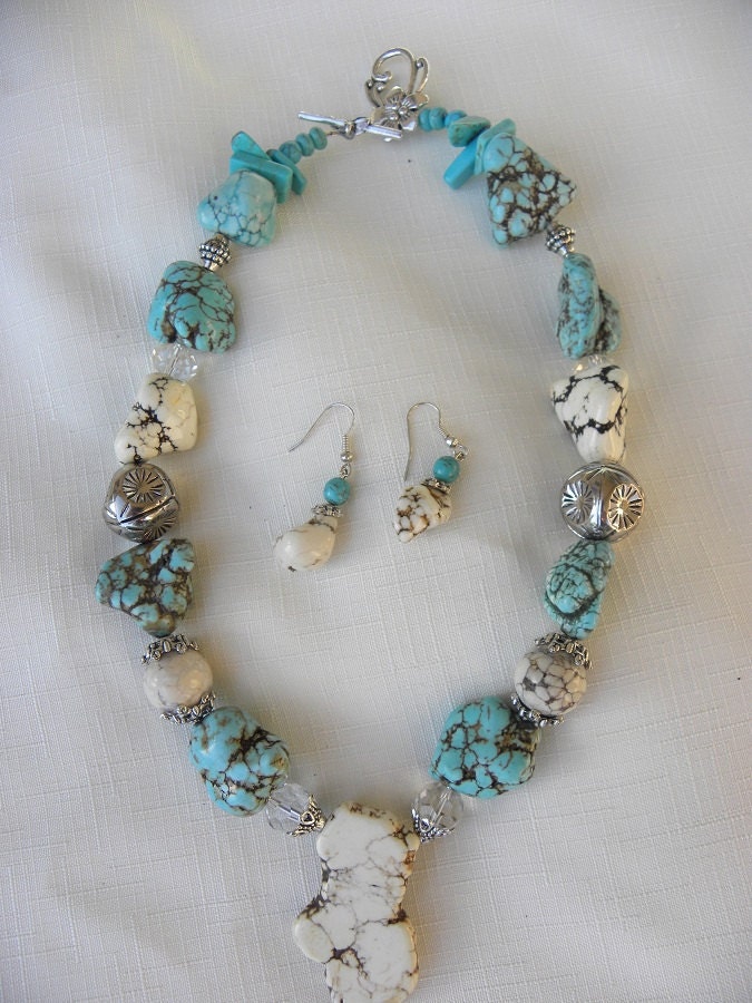 Chunky Turquoise Magnesite Pendant Necklace