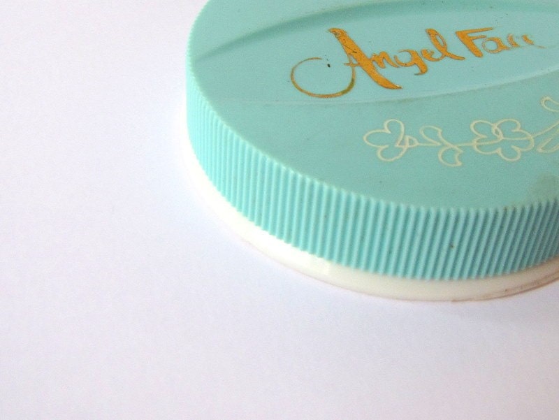 On Sale - 1970's Pond's Angel Face compact