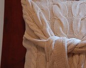 UPCYCLED COTTON CABLE Hugable pillow // 18x18 / feather white