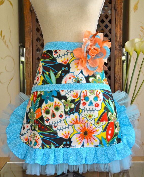 Fiesta Dio Los Muertos Sugar Skull Print Half Apron