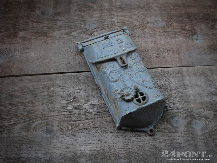 Reserved for Lindsay - vintage cast iron mailbox : standard No. 2 by 24pont