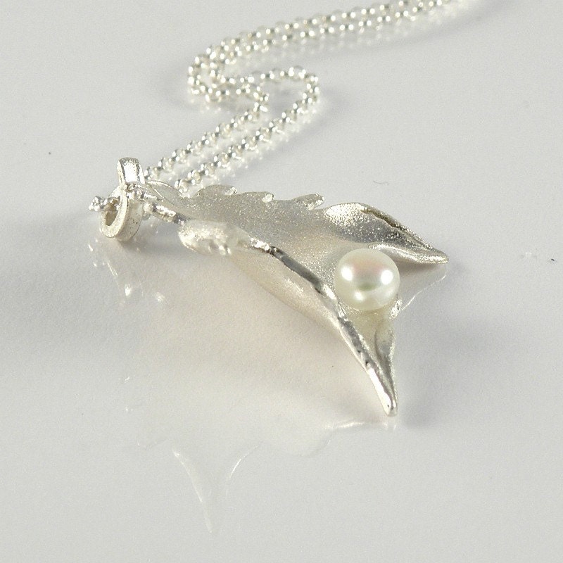 Sterling Silver Leaf Necklace with Pearl, Autumn Leaf Necklace, Woodland Jewelry, Autumn Leaves, Nature Jewellery