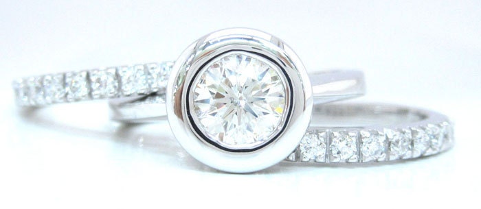 Round diamond engagement ring and bands bezel set 1.70ctw