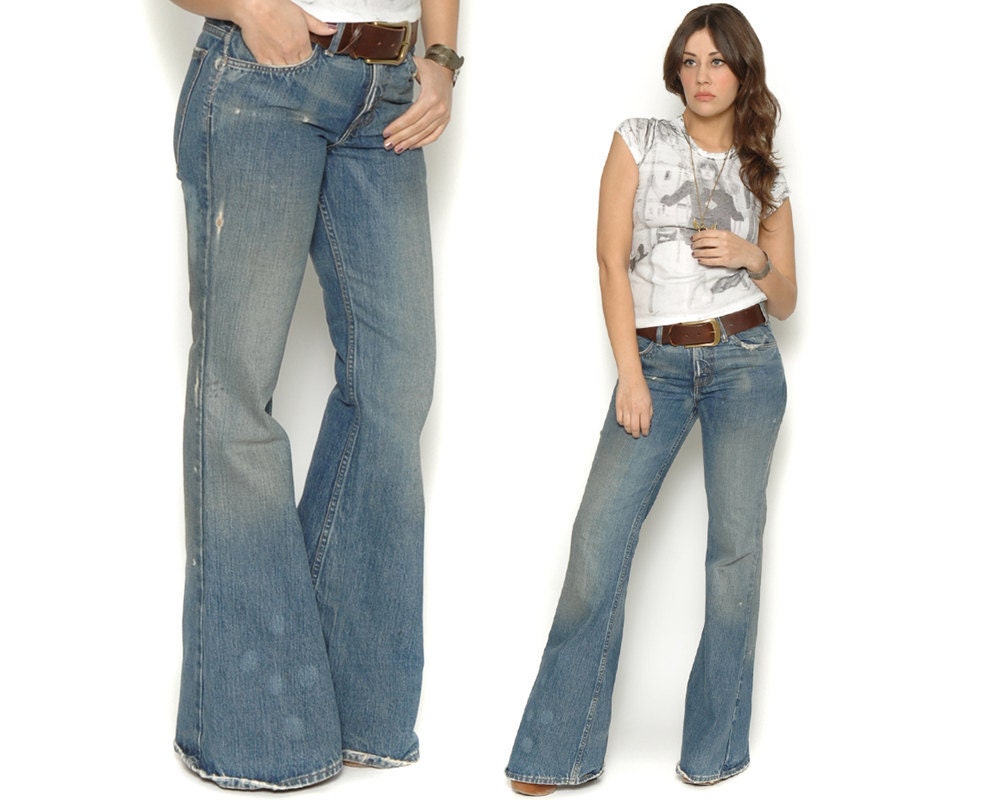 levi's bell bottom jeans