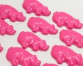 20 sets of 2 pink piggy crayons - in cello bag tied with ribbon