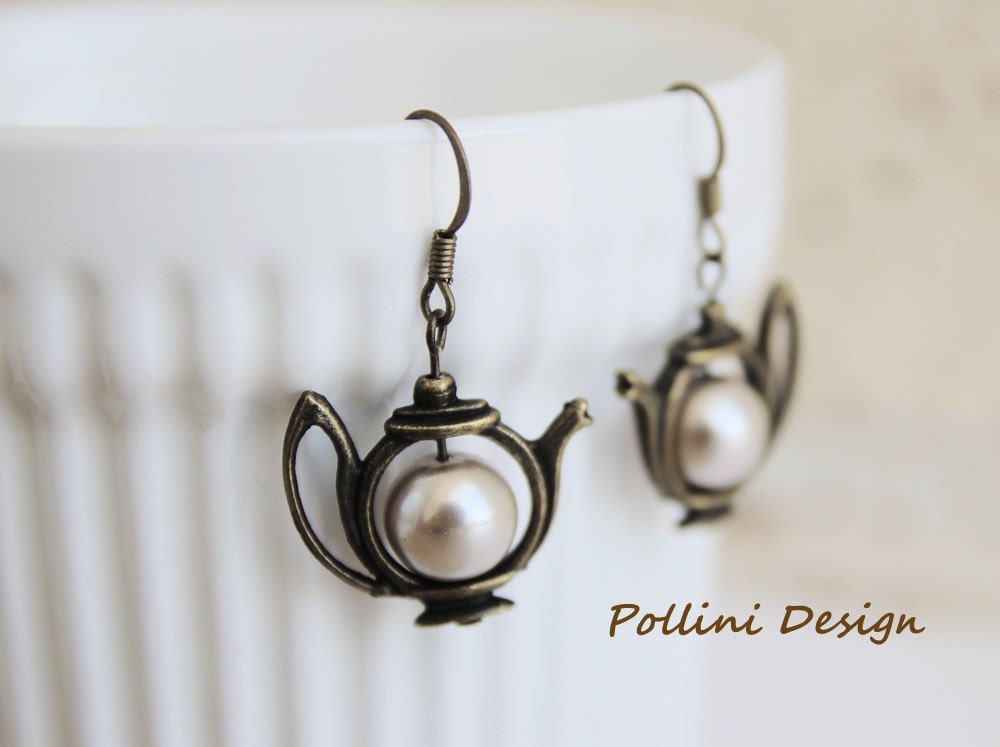 Have a Tea Earrings. Antique Teapot with Pearl. Pastel (VER-19)