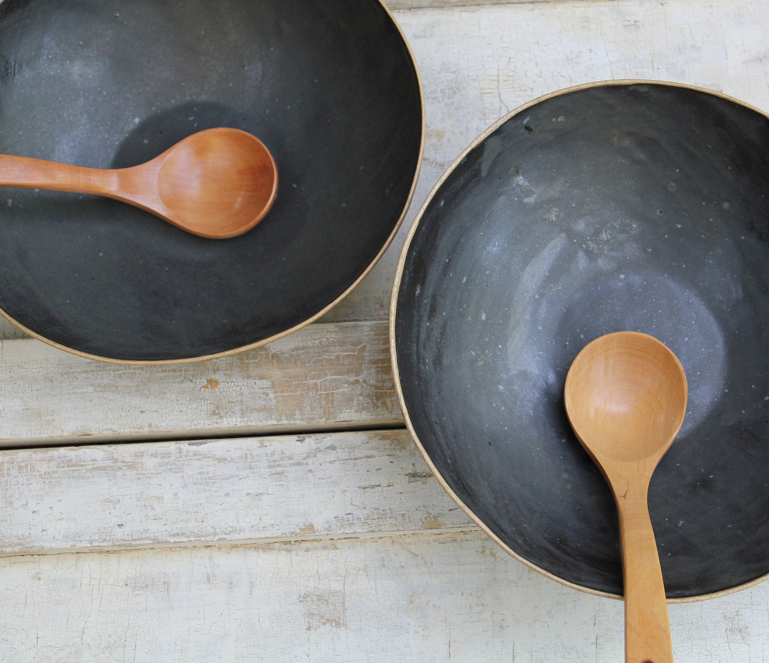black salad bowl