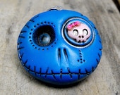 Navy blue skull keychain with a kawaii girly pink skull his eye