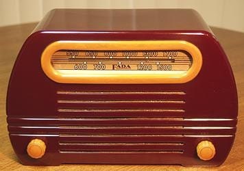 FADA Model 652 CATALIN Deco Radio (1946)