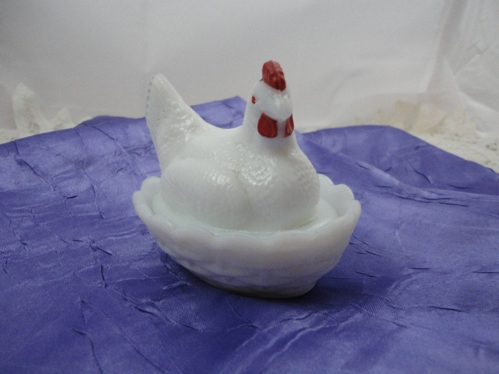 Vintage Milk Glass Small Nesting Hen Container