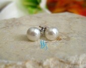 Pearl Earrings - AAA 5.5-6.0mm White Freshwater Pearl Stud Earrings - Free shipping
