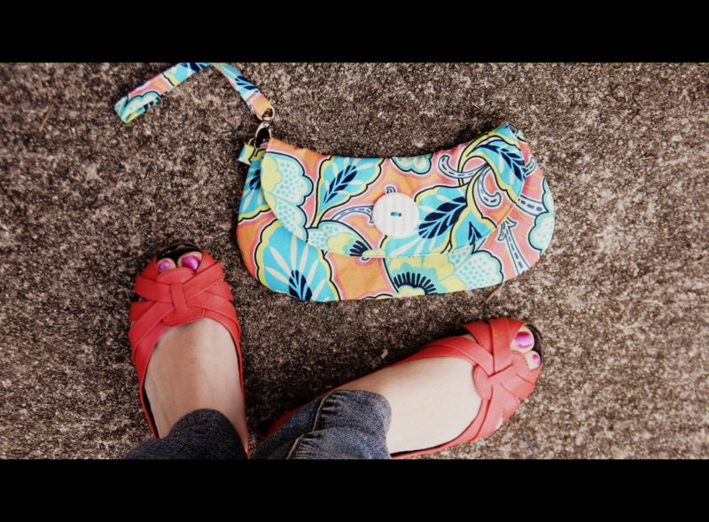 Custom wristlet clutch