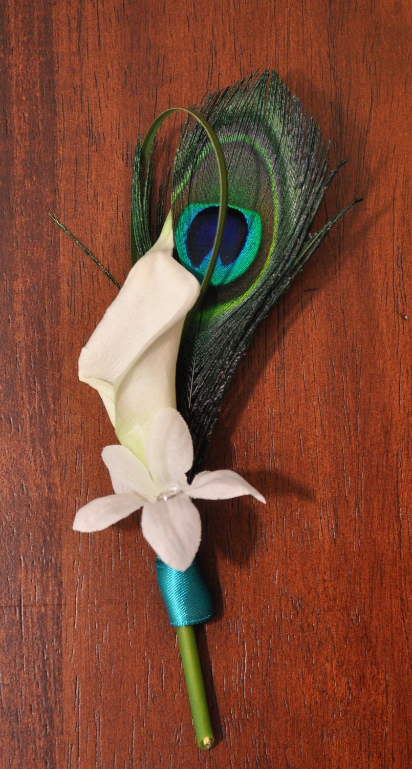 Calla Lily & Peacock Boutonniere with Grass Loop
