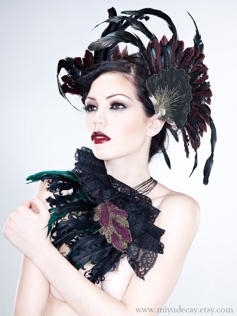 Miyu Decay Feather and Lace Collar