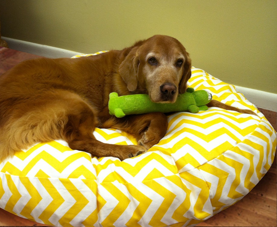 Large Round Zig Zag Chevron Dog Bed with Insert - Pick your color - Pick your size - Free Shipping