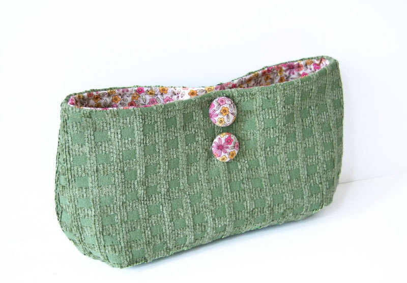 fall clutch in green upholstery fabric / floral / pink