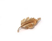 Vintage Coro gold feather brooch - reconstitutions