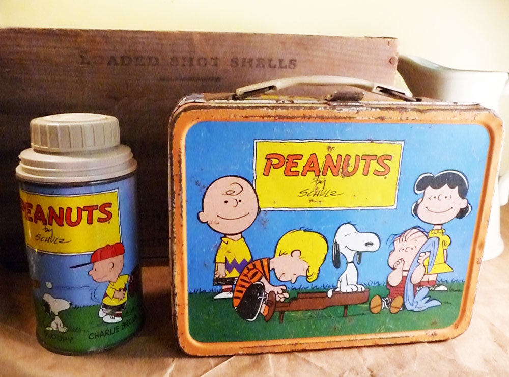 Vintage Peanuts lunch box with thermos - 1966 snoopy and Peanuts lunchbox