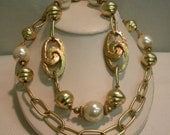 Golden Pearl and Knot Chain