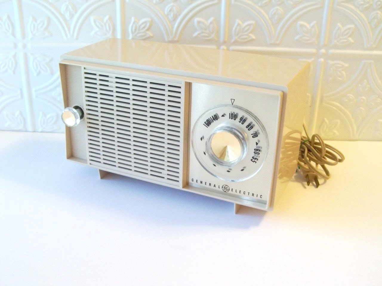 Beige Radio General Electric Vintage Mid Century 1950s 60s