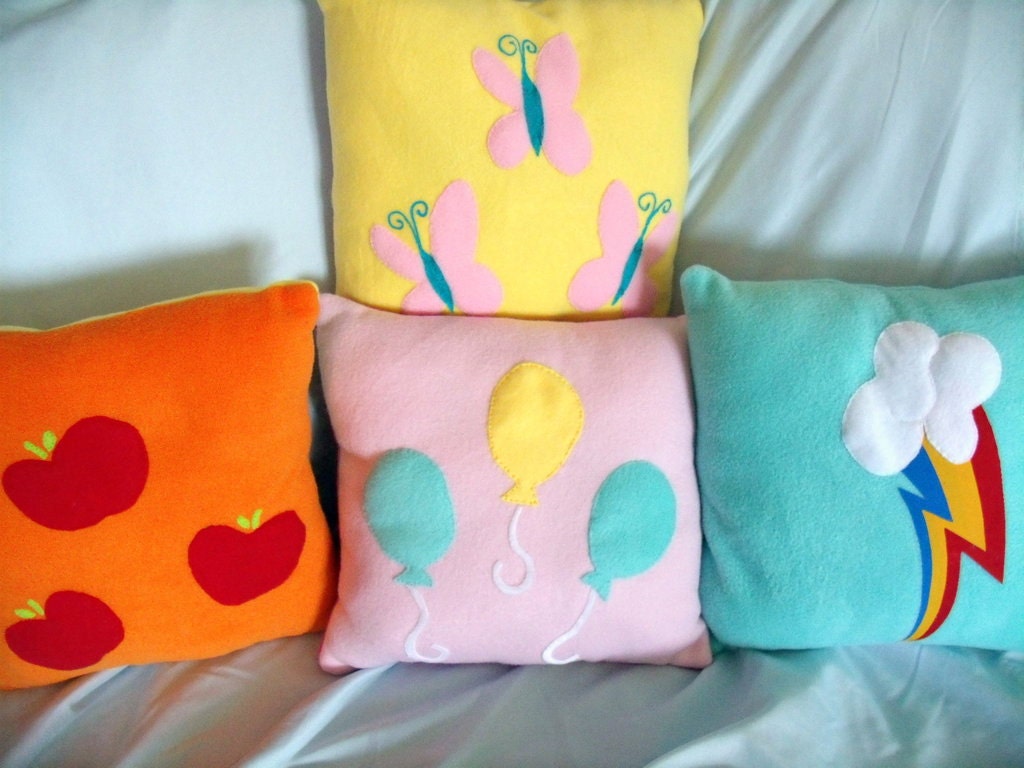 Custom Pillow Commission - Large