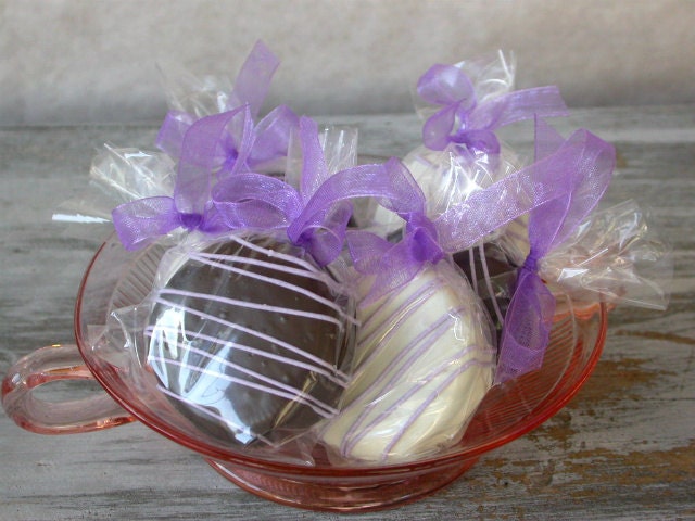 Edible Party Favors: Dipped Double Stuf Oreo Cookies for weddings, bridal showers, baby showers, rehearsal dinner Il_570xn